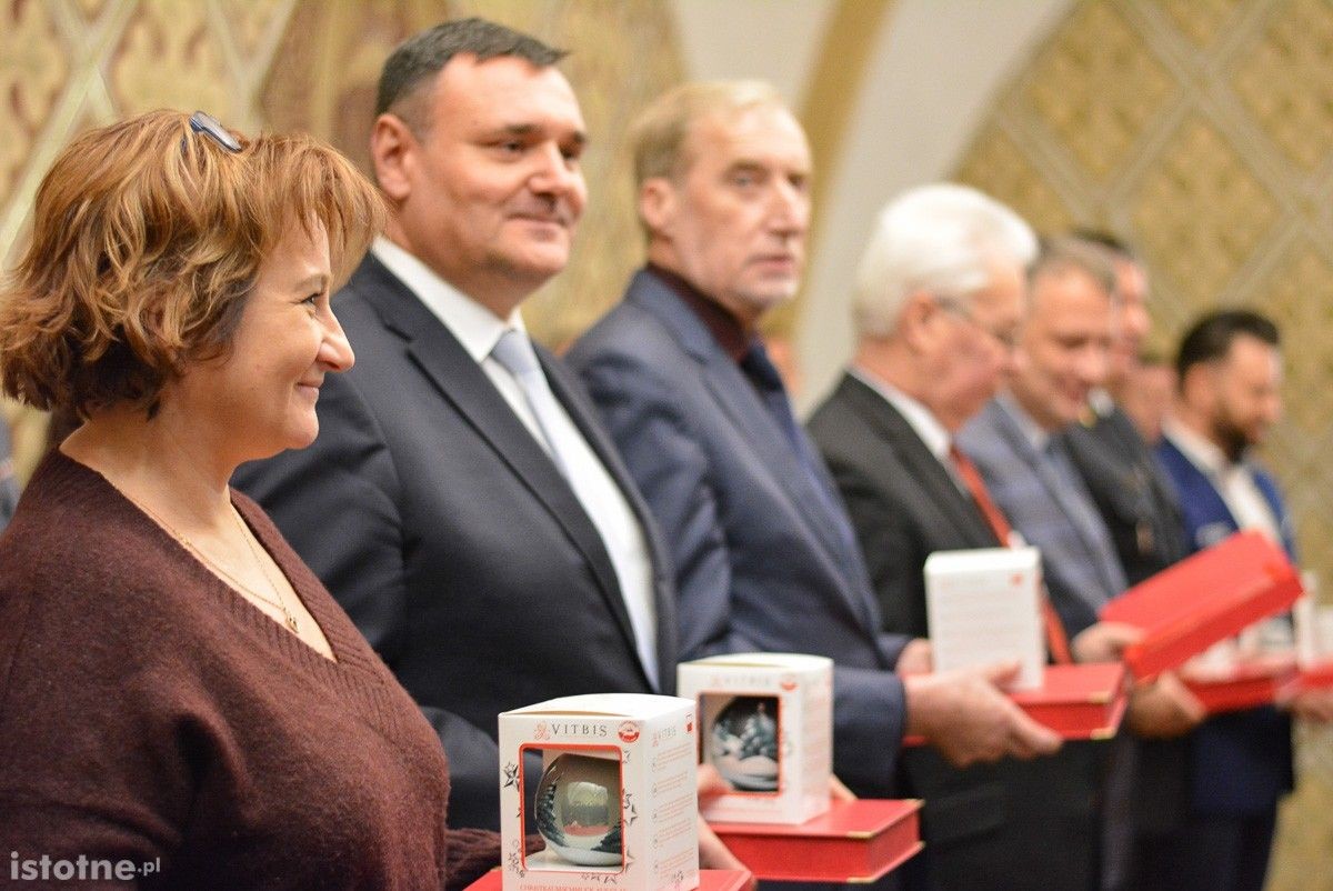 Strażacy z naszego powiatu z nowymi wozami i sprzętem ratowniczym