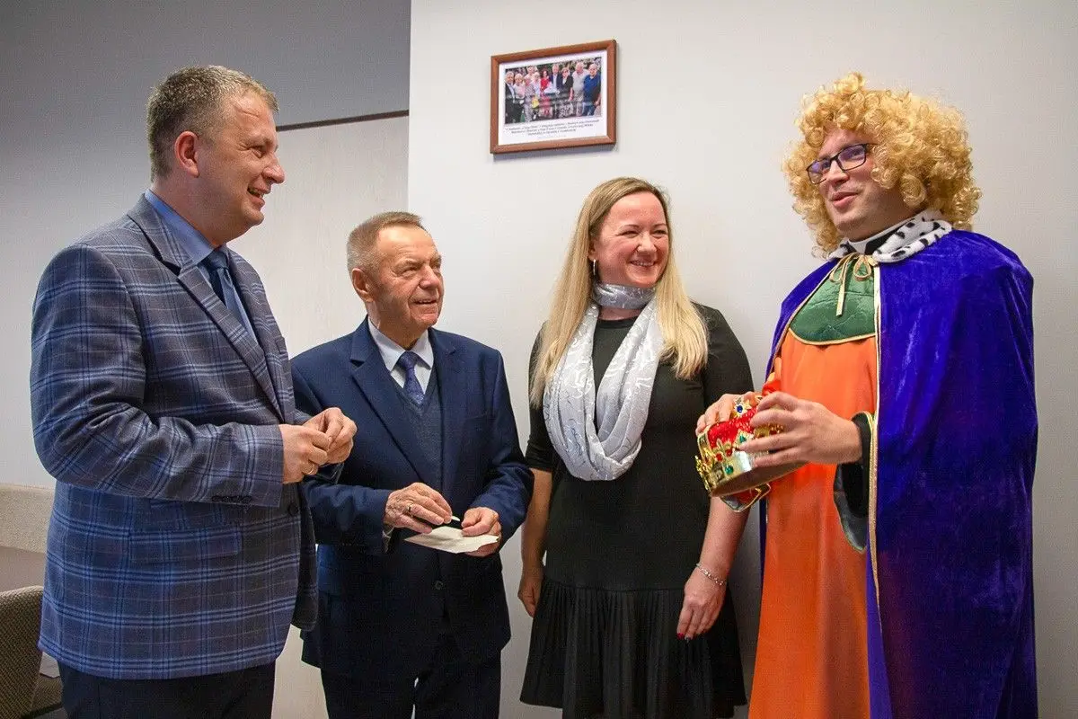 Kolędnicy z „Handlówki” odwiedzili m.in. dzieci w szpitalu