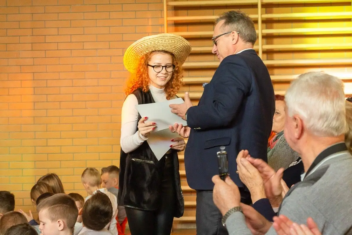 Kolędnicy z „Handlówki” odwiedzili m.in. dzieci w szpitalu