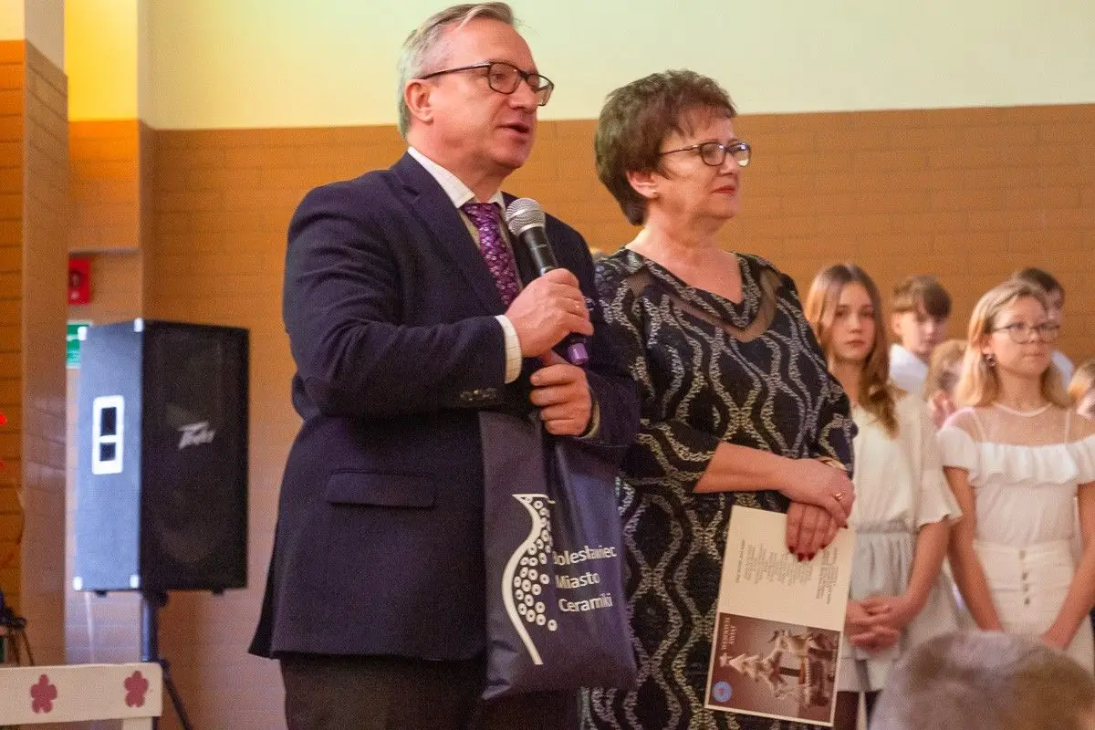 Kolędnicy z „Handlówki” odwiedzili m.in. dzieci w szpitalu