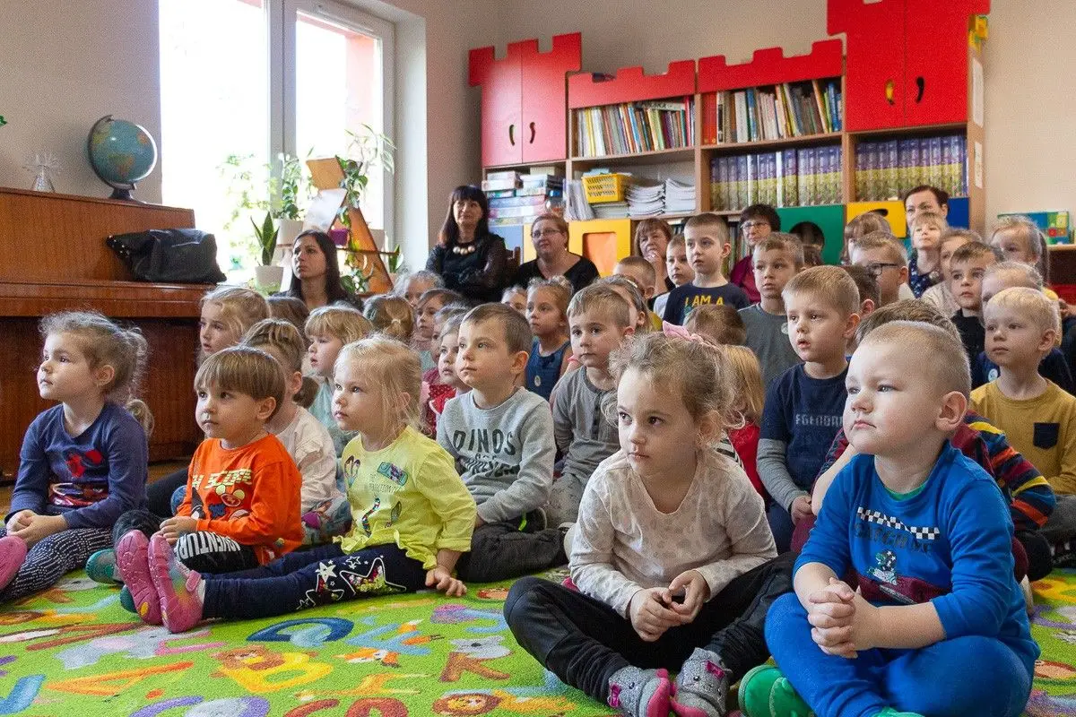 Kolędnicy z „Handlówki” odwiedzili m.in. dzieci w szpitalu