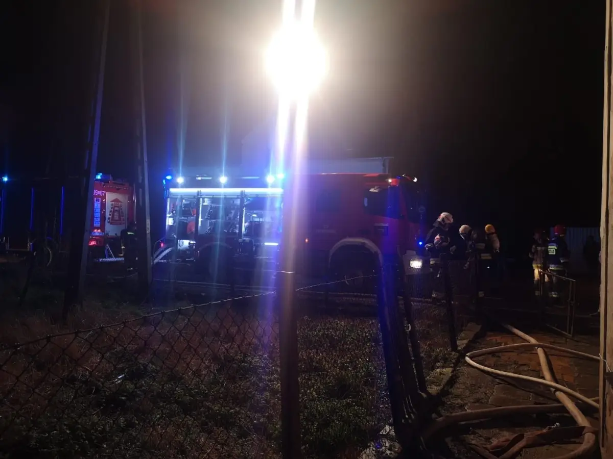 Pożar w Raciborowicach Dolnych. Poparzony mężczyzna trafił do szpitala, pies zginął