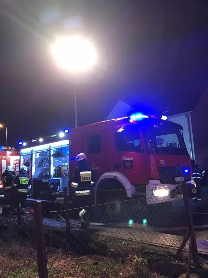 Pożar w Raciborowicach Dolnych. Poparzony mężczyzna trafił do szpitala, pies zginął