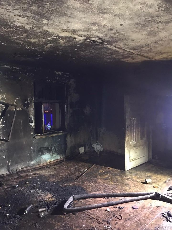 Pożar w Raciborowicach Dolnych. Poparzony mężczyzna trafił do szpitala, pies zginął