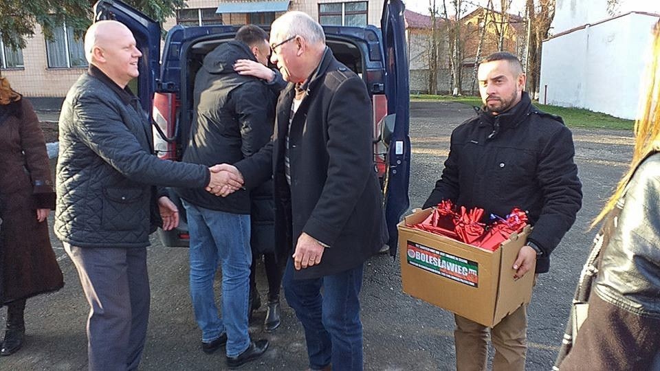 Bolesławianie zawieźli paczki świąteczne Polakom na Ukrainie