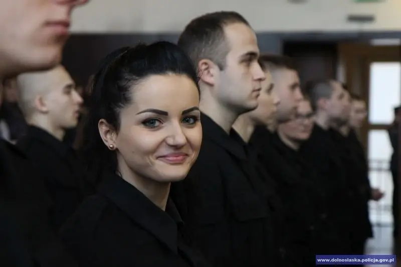 Nowi policjanci ślubowali. 2 z nich służyć będzie w bolesławieckiej komendzie