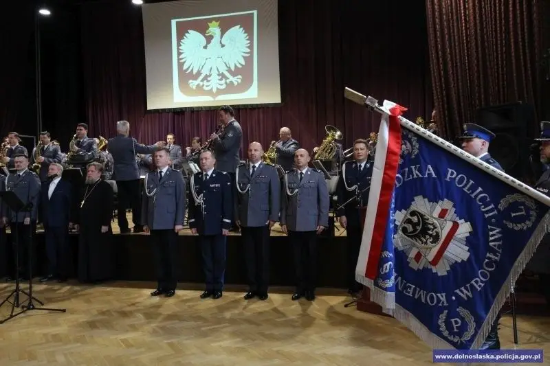 Nowi policjanci ślubowali. 2 z nich służyć będzie w bolesławieckiej komendzie