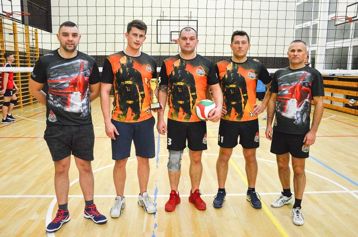 Noworoczny turniej siatkówki: drużyna Old Stars najlepsza