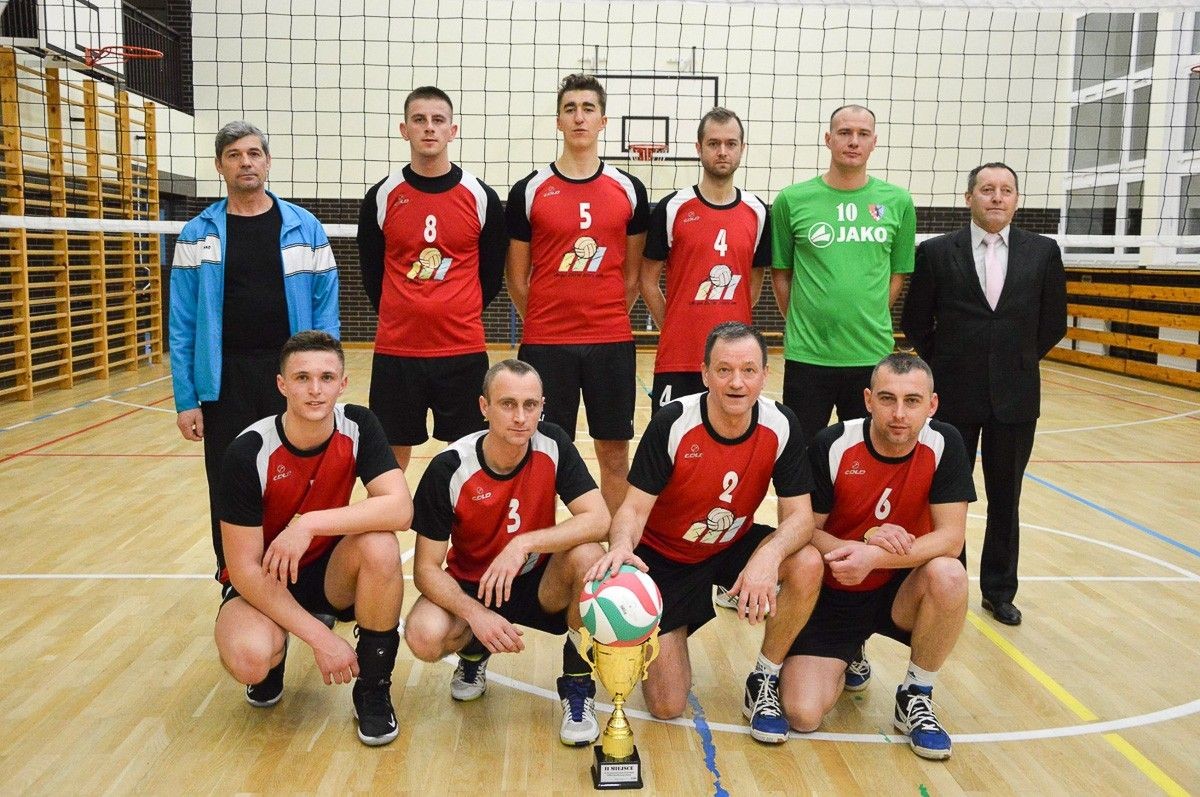 Noworoczny turniej siatkówki: drużyna Old Stars najlepsza