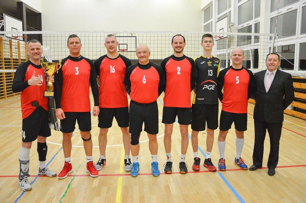 Noworoczny turniej siatkówki: drużyna Old Stars najlepsza