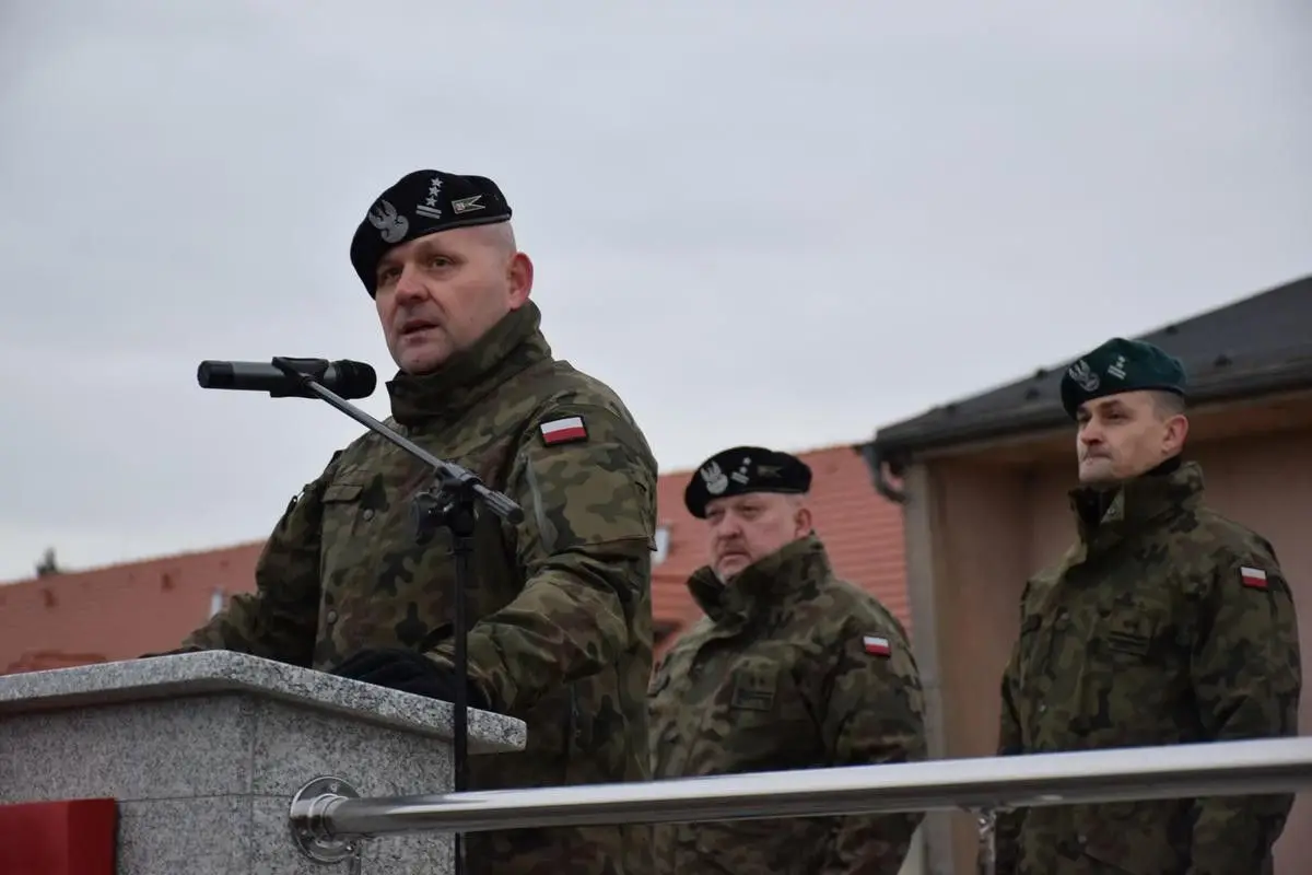 Artylerzyści wręczyli broń elewom
