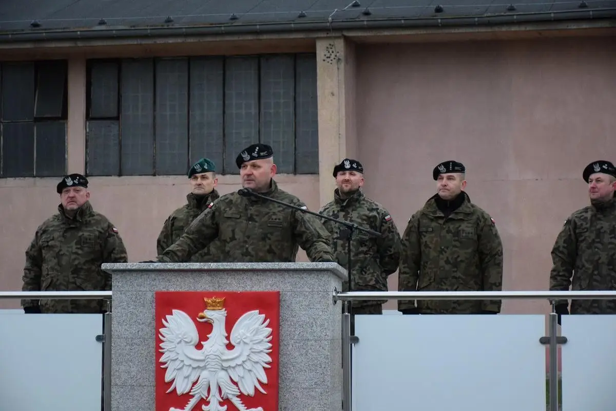 Artylerzyści wręczyli broń elewom