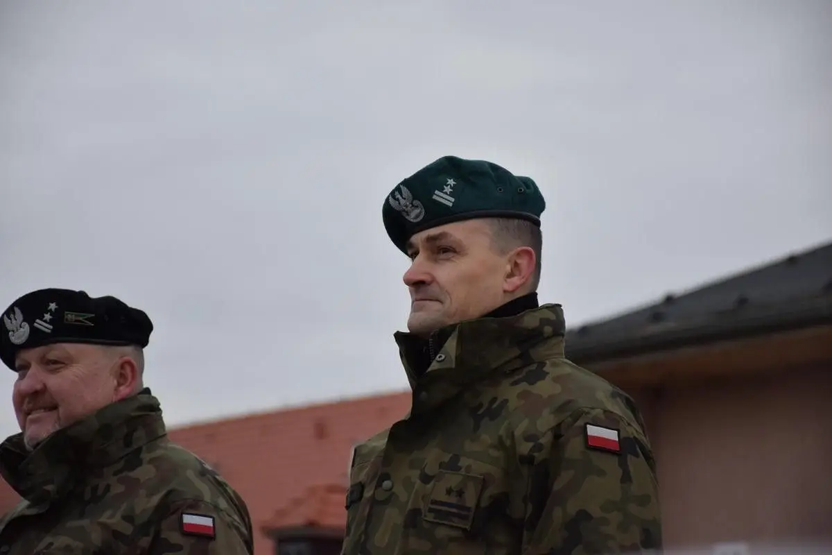 Artylerzyści wręczyli broń elewom