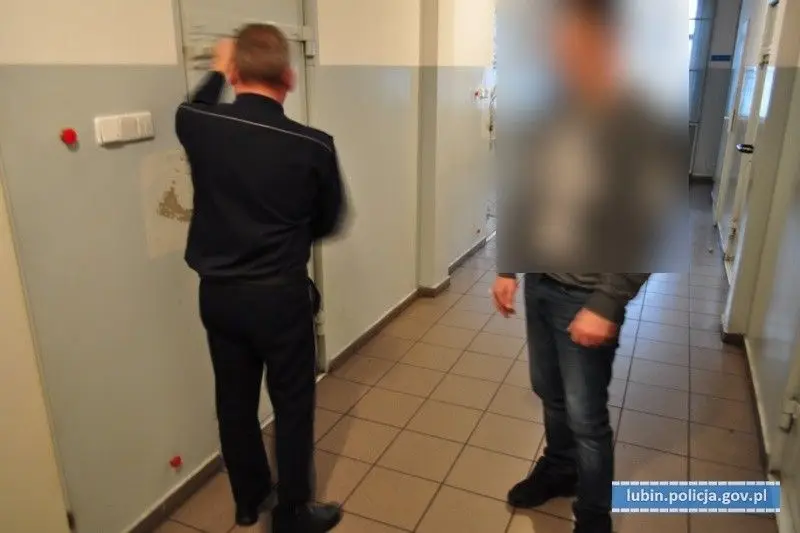 Troje agresorów pobiło ratownika medycznego. Dwójka napastników była pijana