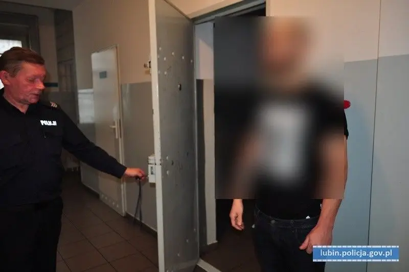 Troje agresorów pobiło ratownika medycznego. Dwójka napastników była pijana