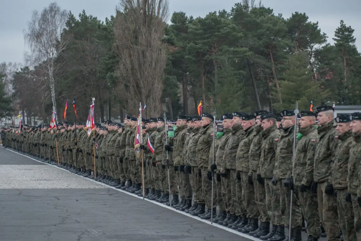 Бронетанкові війська урочисто вручили зброю новобранцям
