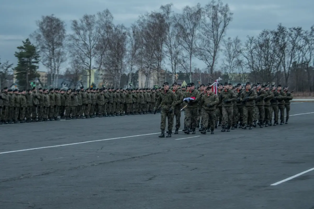 Бронетанкові війська урочисто вручили зброю новобранцям