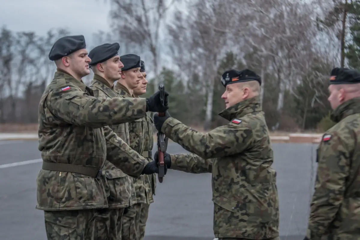 Бронетанкові війська урочисто вручили зброю новобранцям