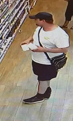 Suspected of perfume theft. Do you recognize them? Notify the police