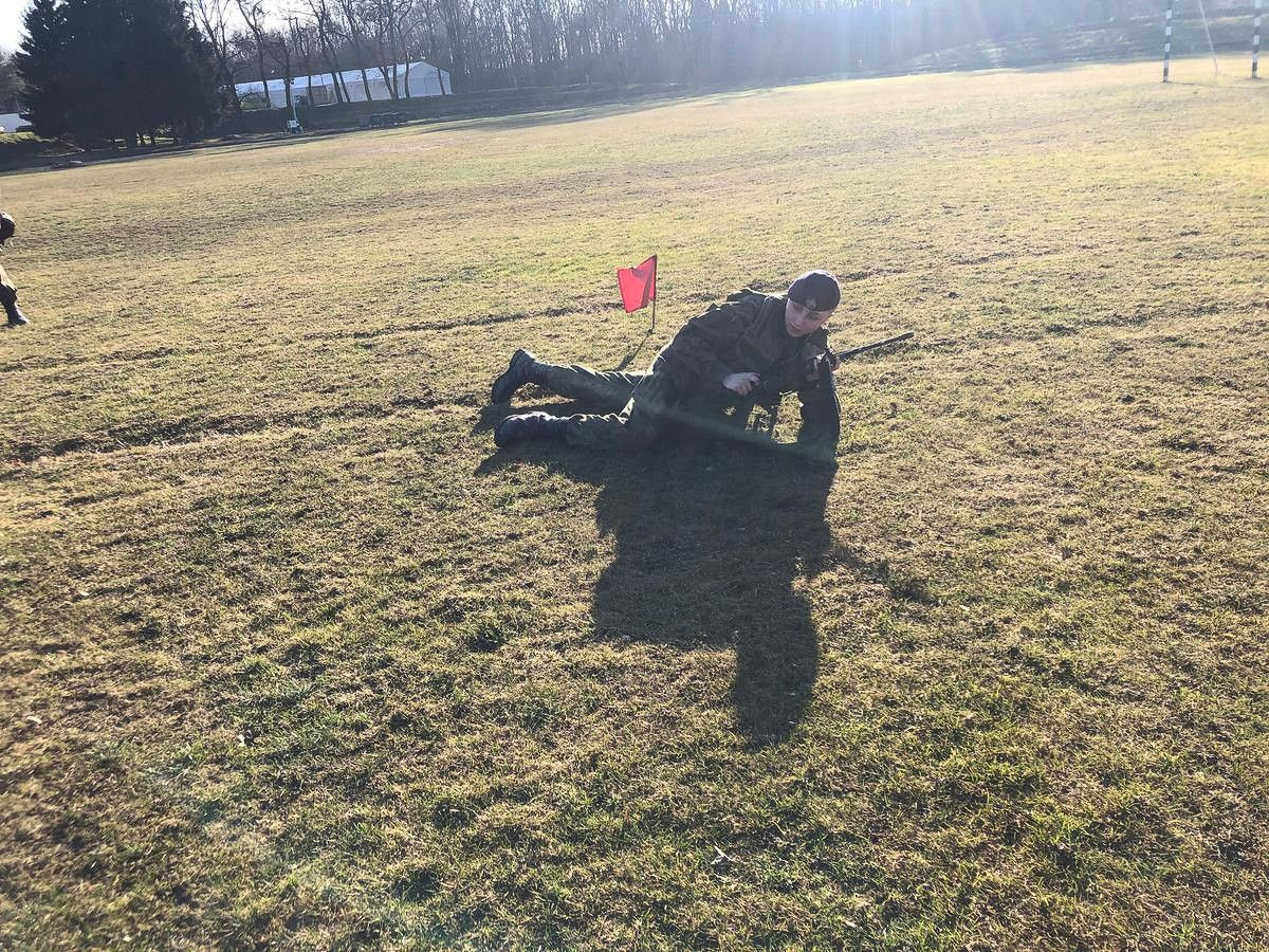 Uczniowie klas mundurowych po egzaminie