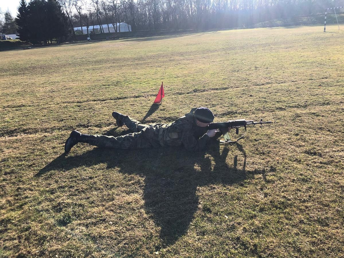 Uczniowie klas mundurowych po egzaminie