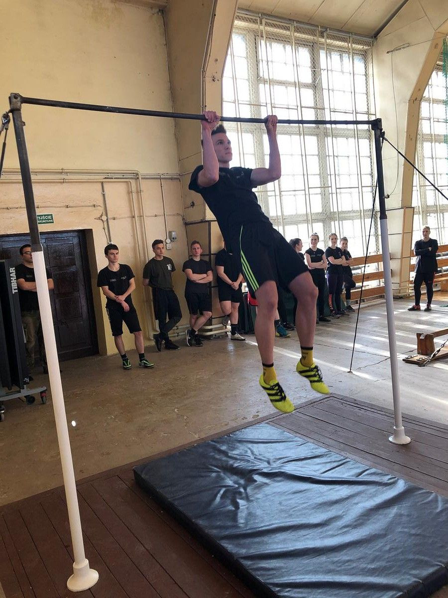 Uczniowie klas mundurowych po egzaminie