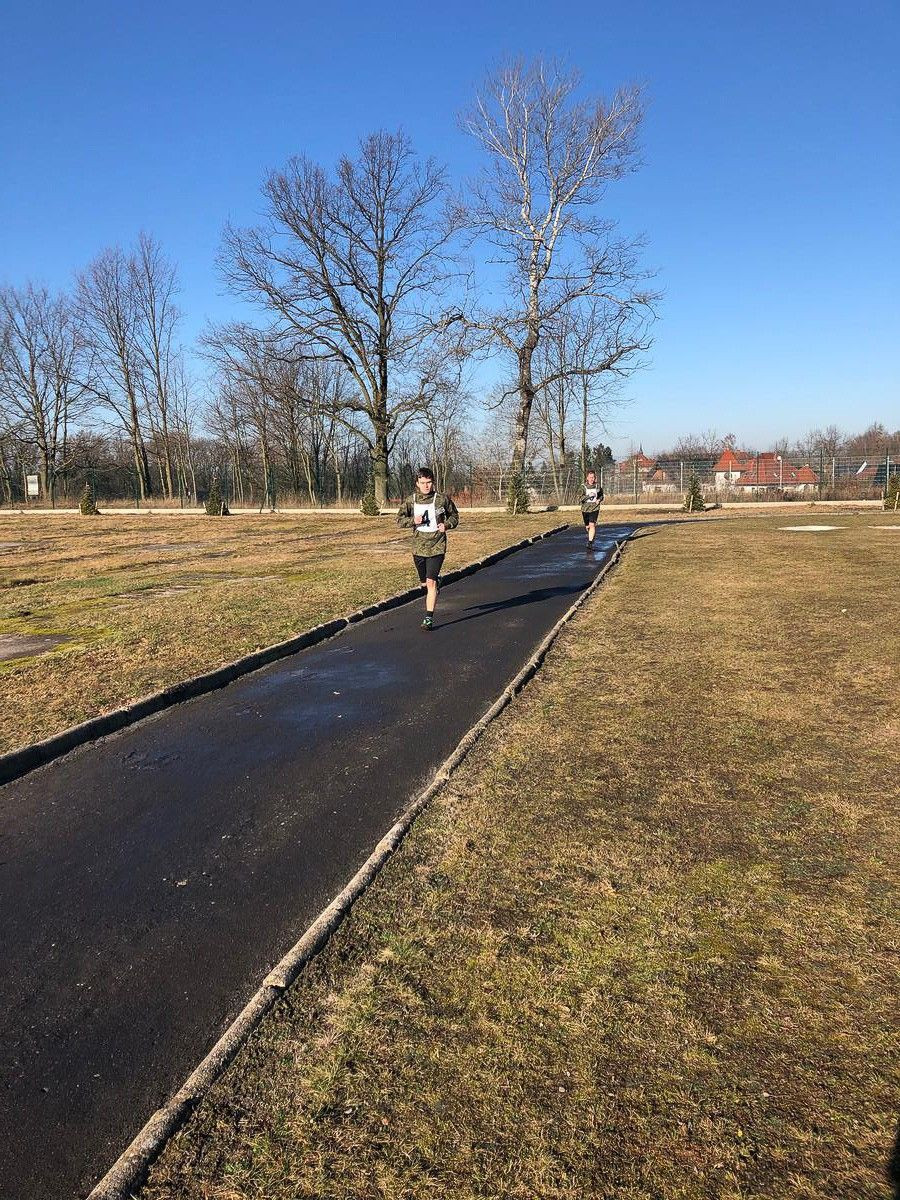 Uczniowie klas mundurowych po egzaminie