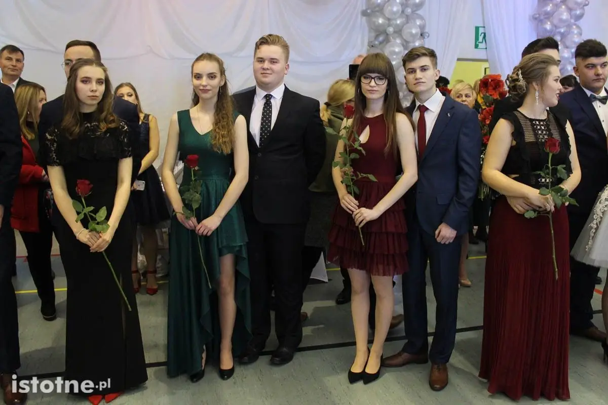 Bal studniówkowy przyszłych maturzystów z II LO