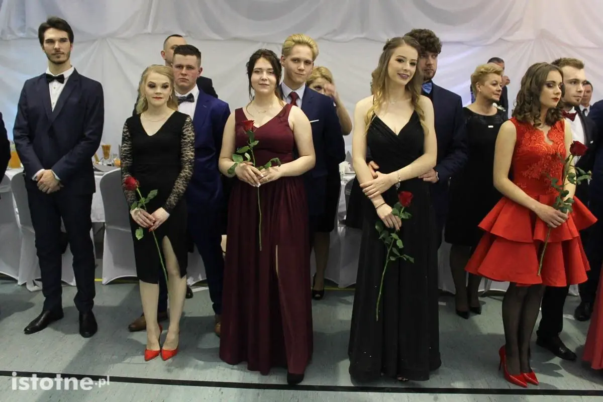 Bal studniówkowy przyszłych maturzystów z II LO