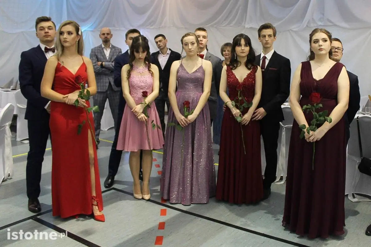 Bal studniówkowy przyszłych maturzystów z II LO