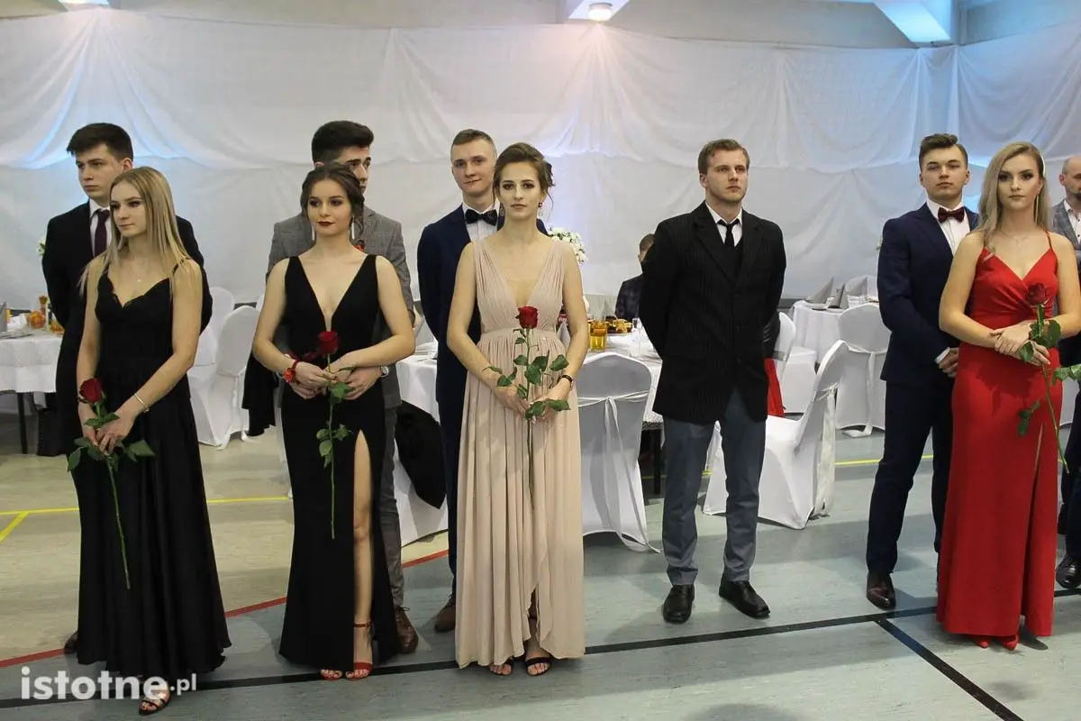 Bal studniówkowy przyszłych maturzystów z II LO