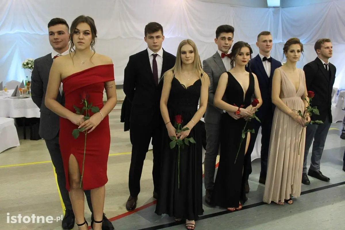 Bal studniówkowy przyszłych maturzystów z II LO
