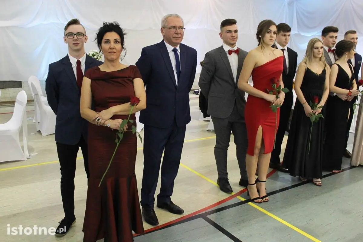 Bal studniówkowy przyszłych maturzystów z II LO