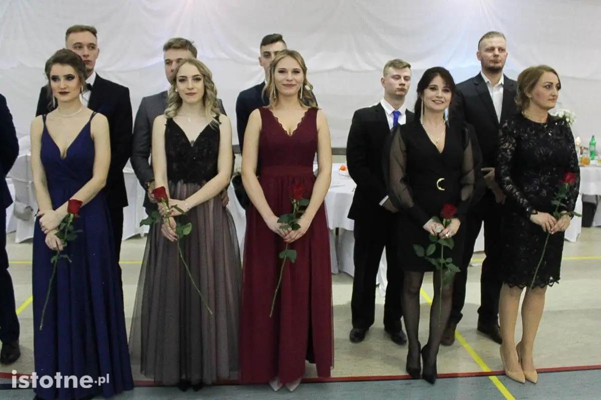 Bal studniówkowy przyszłych maturzystów z II LO