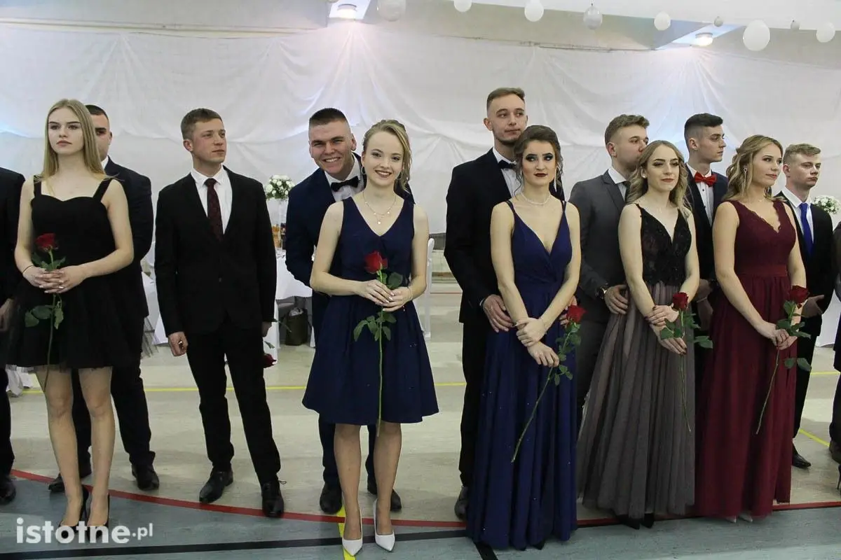Bal studniówkowy przyszłych maturzystów z II LO