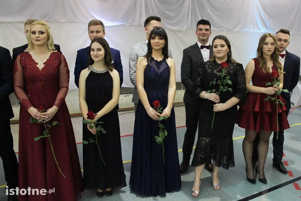 Bal studniówkowy przyszłych maturzystów z II LO