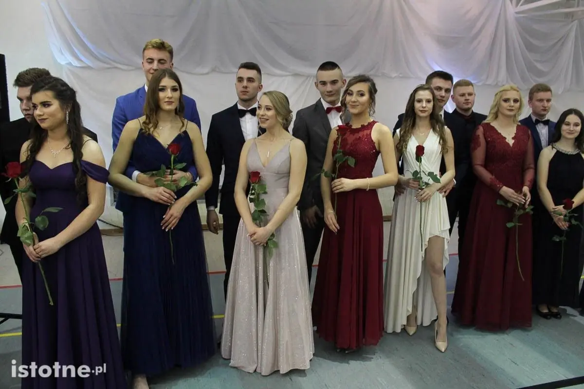 Bal studniówkowy przyszłych maturzystów z II LO