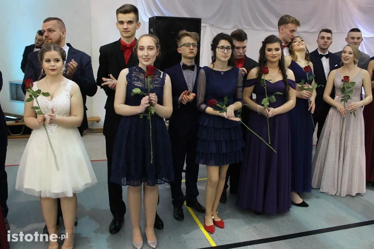 Bal studniówkowy przyszłych maturzystów z II LO