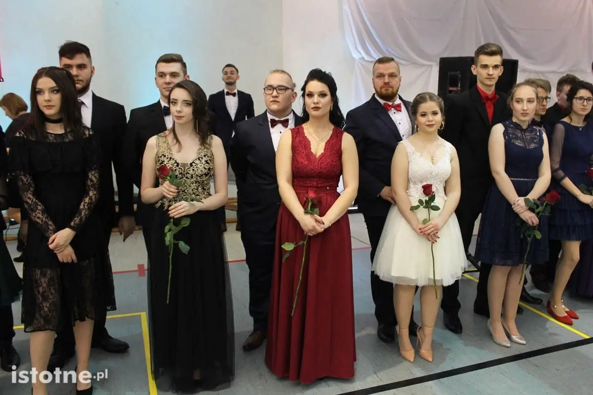 Bal studniówkowy przyszłych maturzystów z II LO