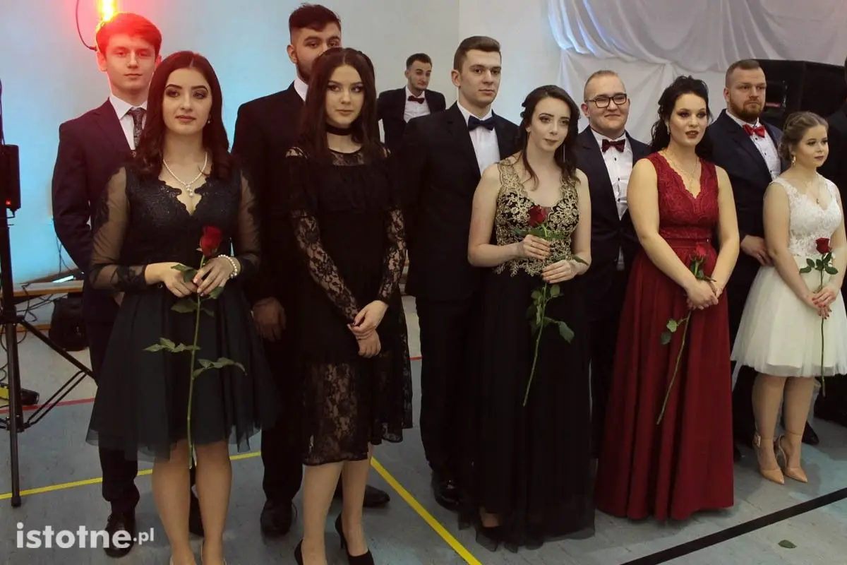 Bal studniówkowy przyszłych maturzystów z II LO