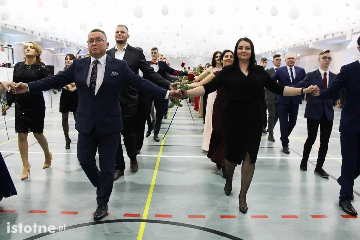 Bal studniówkowy przyszłych maturzystów z II LO