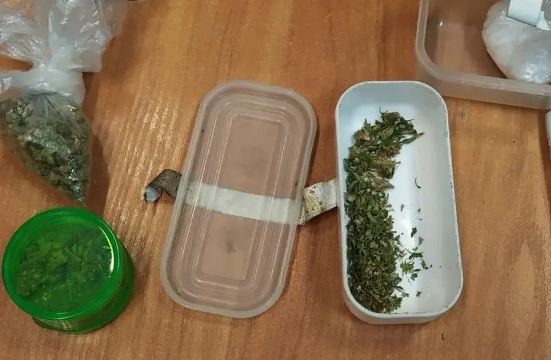 Kontrola drogówki. Kierowca pijany, a pasażer… z narkotykami