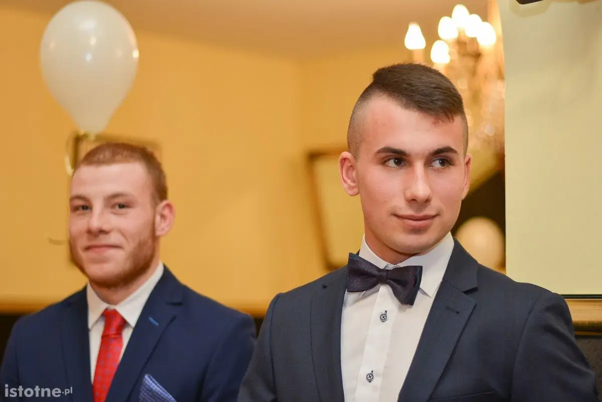 Zobacz, jak bawili się na studniówce uczniowie Zespołu Szkół Budowlanych
