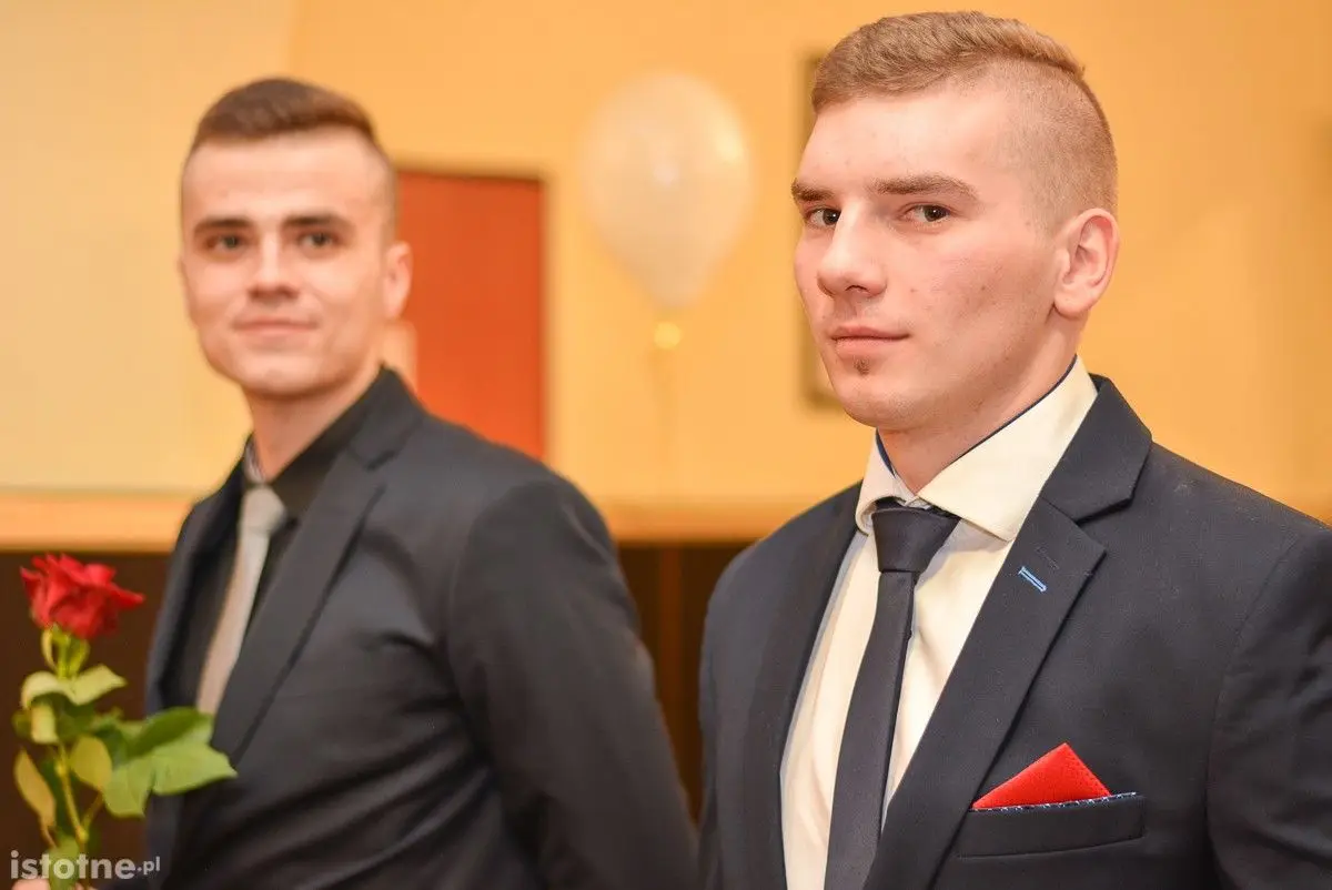Zobacz, jak bawili się na studniówce uczniowie Zespołu Szkół Budowlanych