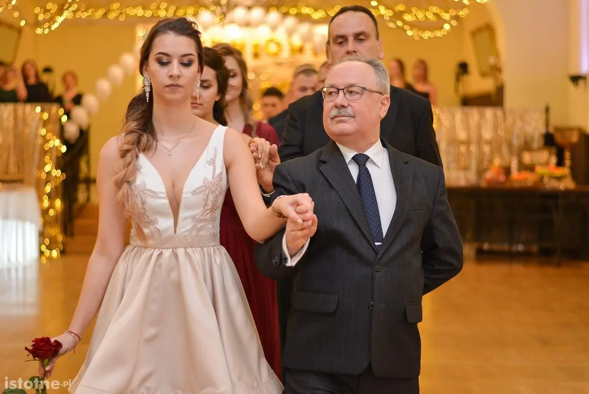 Zobacz, jak bawili się na studniówce uczniowie Zespołu Szkół Budowlanych
