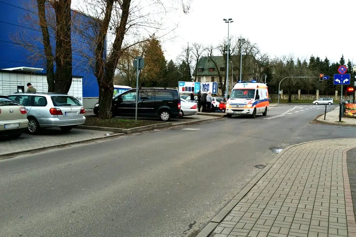 Potrącenie pieszego przy Carrefourze