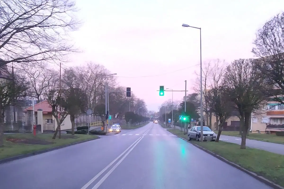 Kolizja na Tysiąclecia. Kierowca renaulta z 250-zł mandatem