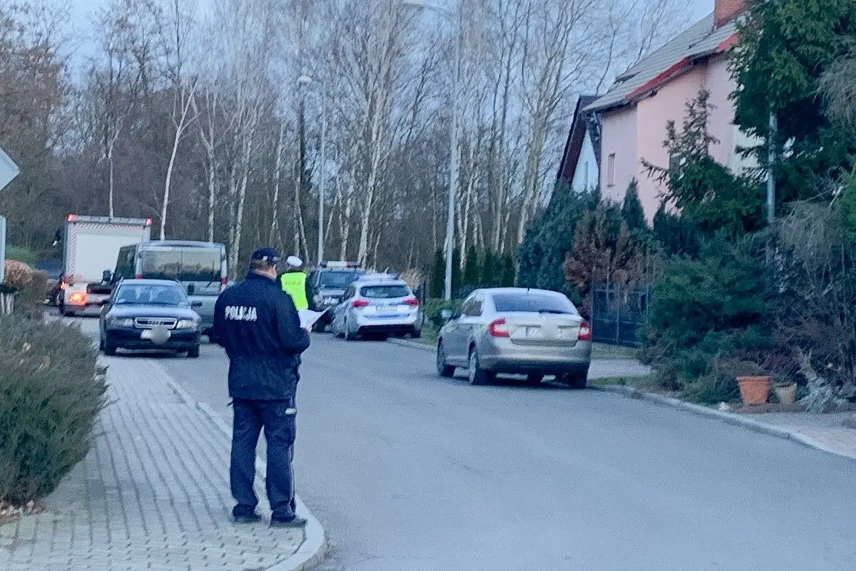 Os. Przylesie: trwa akcja policji. W jednym z domów prawdopodobnie bomba