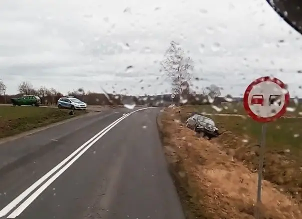 Zderzenie Mercedesa z Oplem koło Iwin