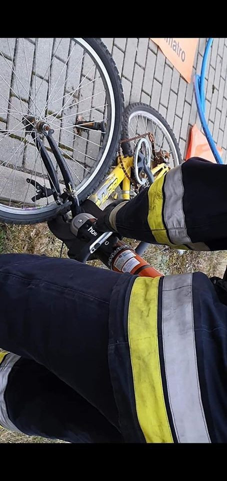 Dzieci w siedzibie strażaków z Przejęsławia (gmina Osiecznica, powiat bolesławiecki)